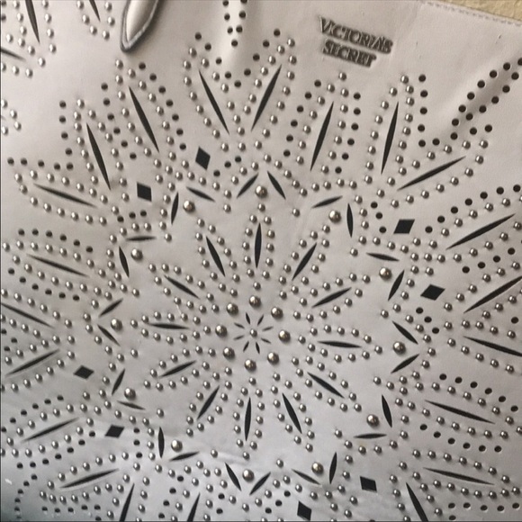 Bundle 2 Victoria’s Secret Totes NWT Black w/ Silver Tassel & 1 Gray Stu… - Picture 10 of 15